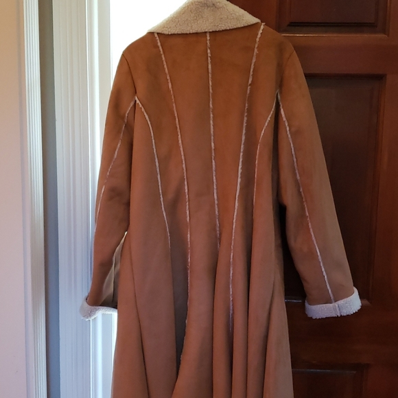 Coat - Picture 4 of 5